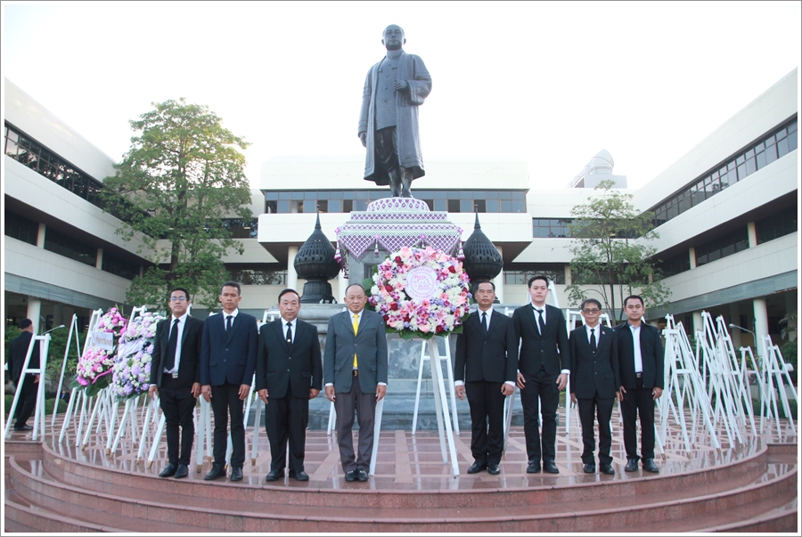 กรมบังคับคดีเข้าร่วมพิธีวางพวงมาลาถวายบังคมพระบรมราชานุสรณ์ พระบาทสมเด็จพระมงกุฎเกล้าเจ้าอยู่หัว เนื่องในวันคล้ายวันสวรรคต